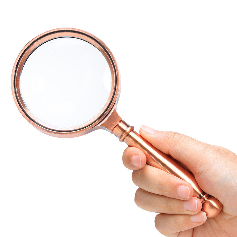 10× magnifying glass – ideal for reading small print, maps, newspapers and magazines
