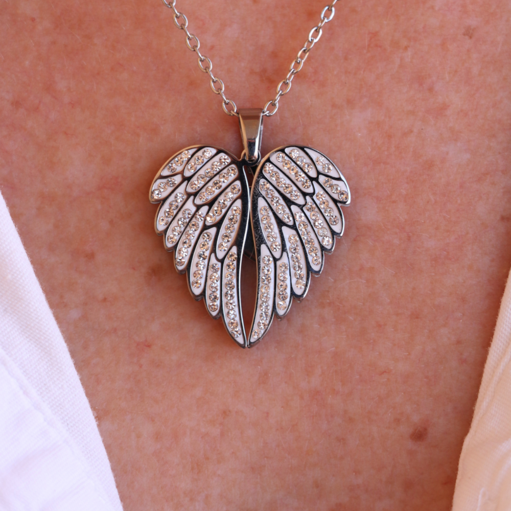 Angel Heart Necklace – Personalised Jewellery with Engraving in Gold or Silver