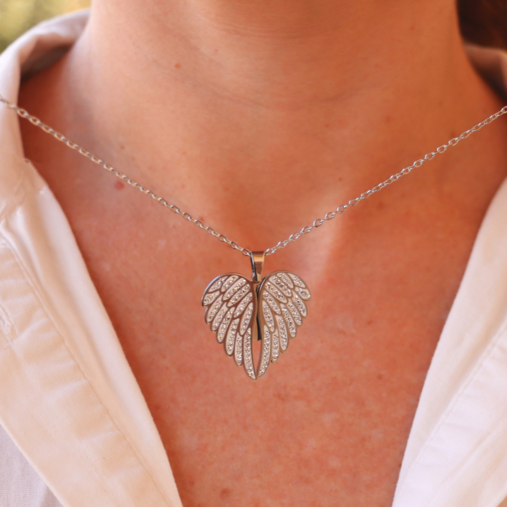 Angel Heart Necklace – Personalised Jewellery with Engraving in Gold or Silver