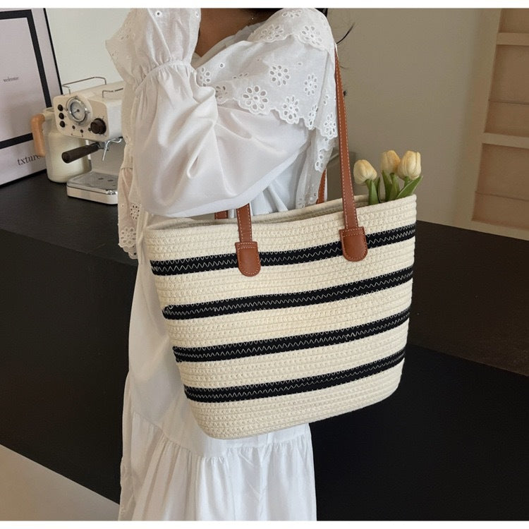 Casual Tote Bag with Stylish Stripe Pattern