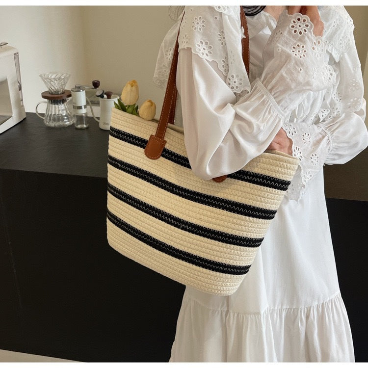 Casual Tote Bag with Stylish Stripe Pattern