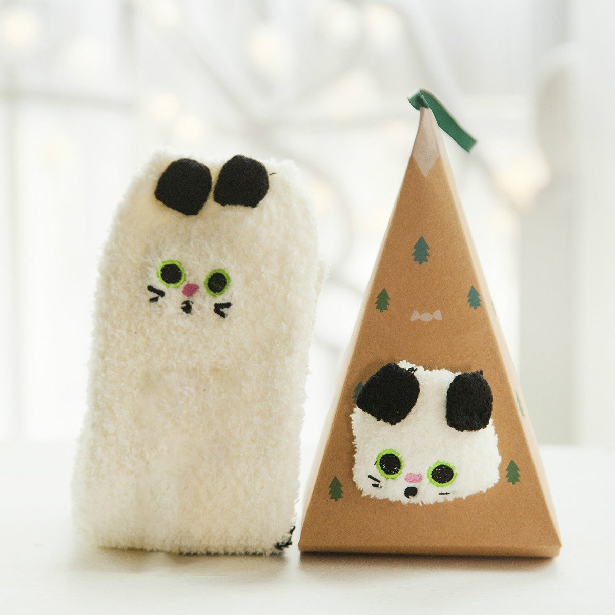 Christmas socks in gift box – plush house & cuddle socks – universal size