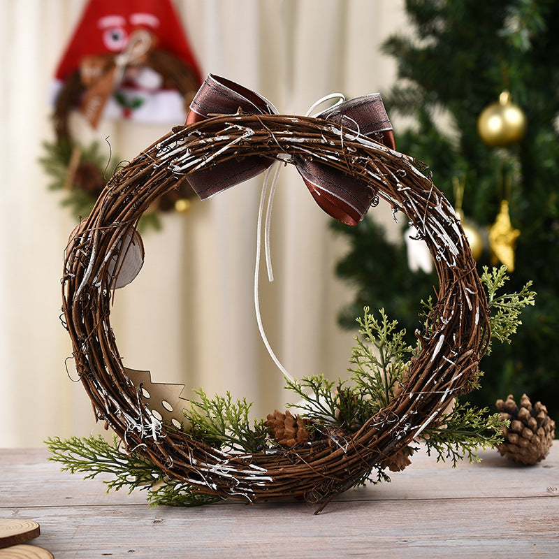 Christmas wreath with vine ring – festive hanging decoration