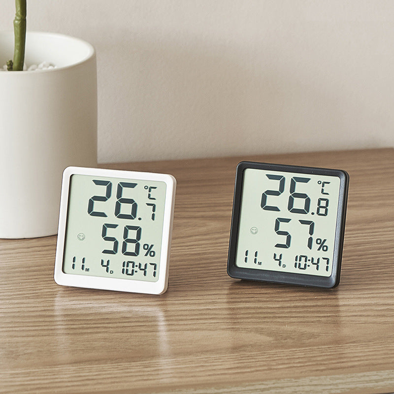 Digital thermohygrometer with accurate display