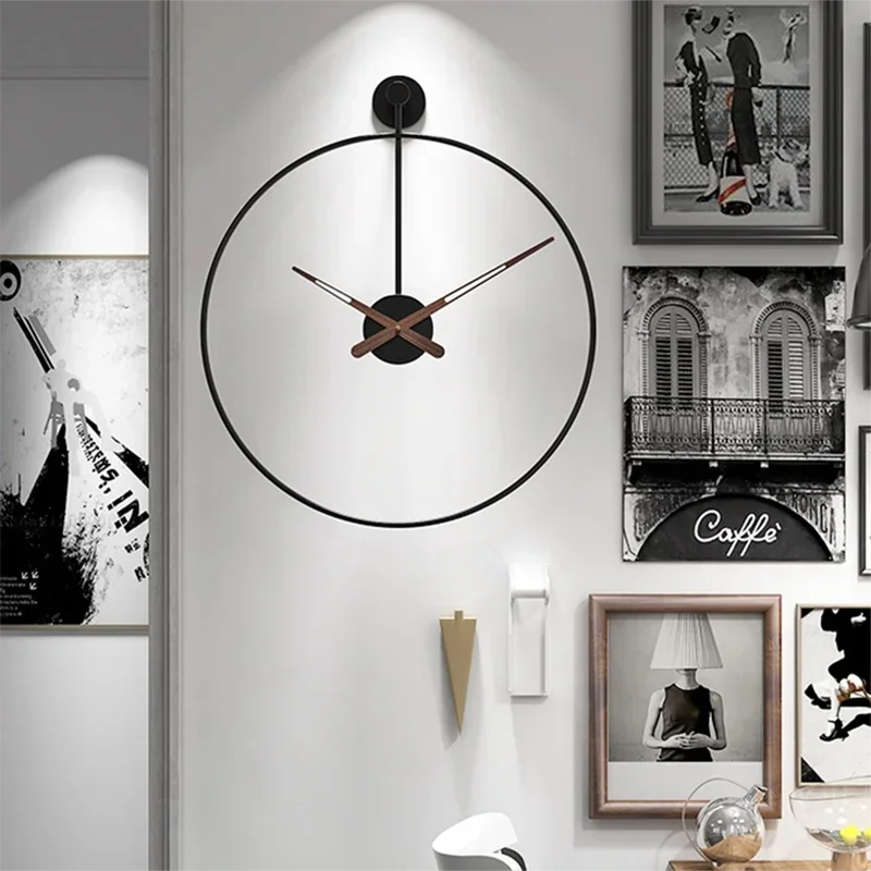 Effortless modern wall clock