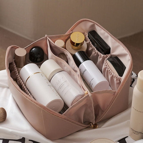 Elegant Cosmetic Bag with Spacious Storage