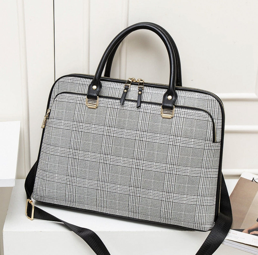 Elegant Laptop Bag in Luxurious Crocodile-Effect Finish