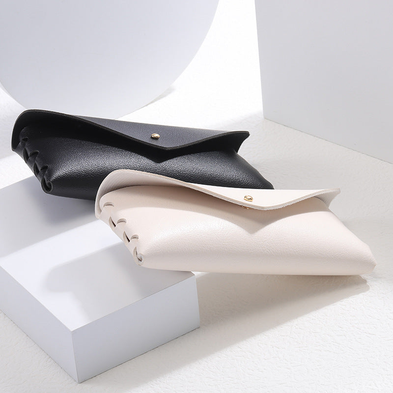 Elegant Phone Case in Minimalist Leather Design