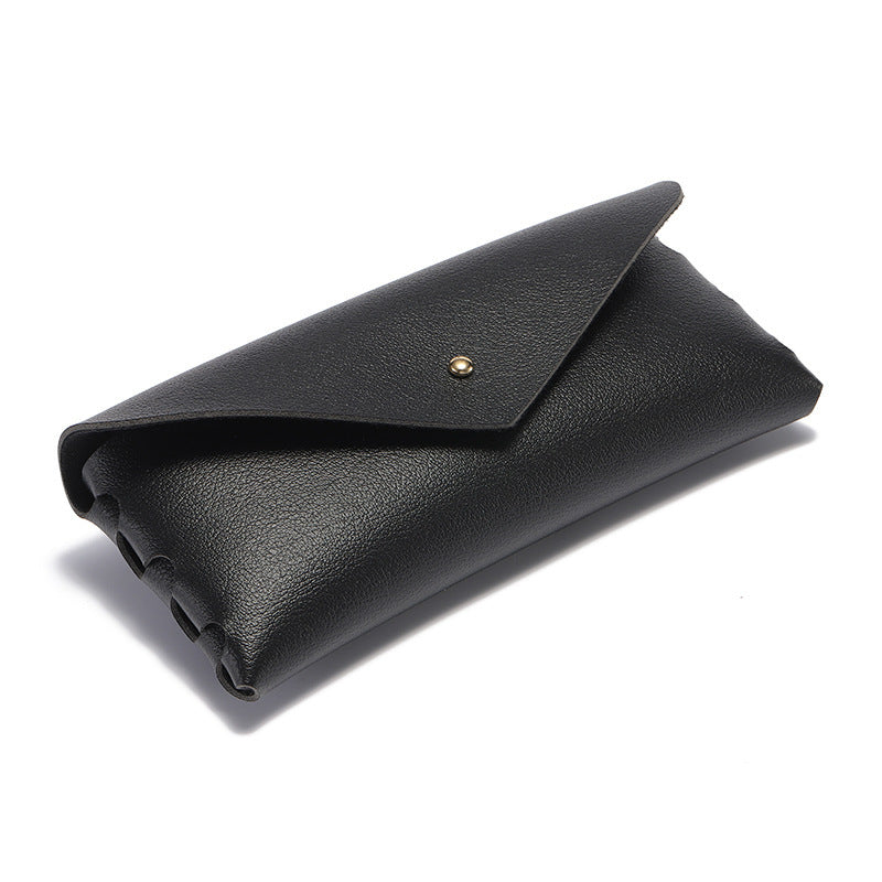 Elegant Phone Case in Minimalist Leather Design