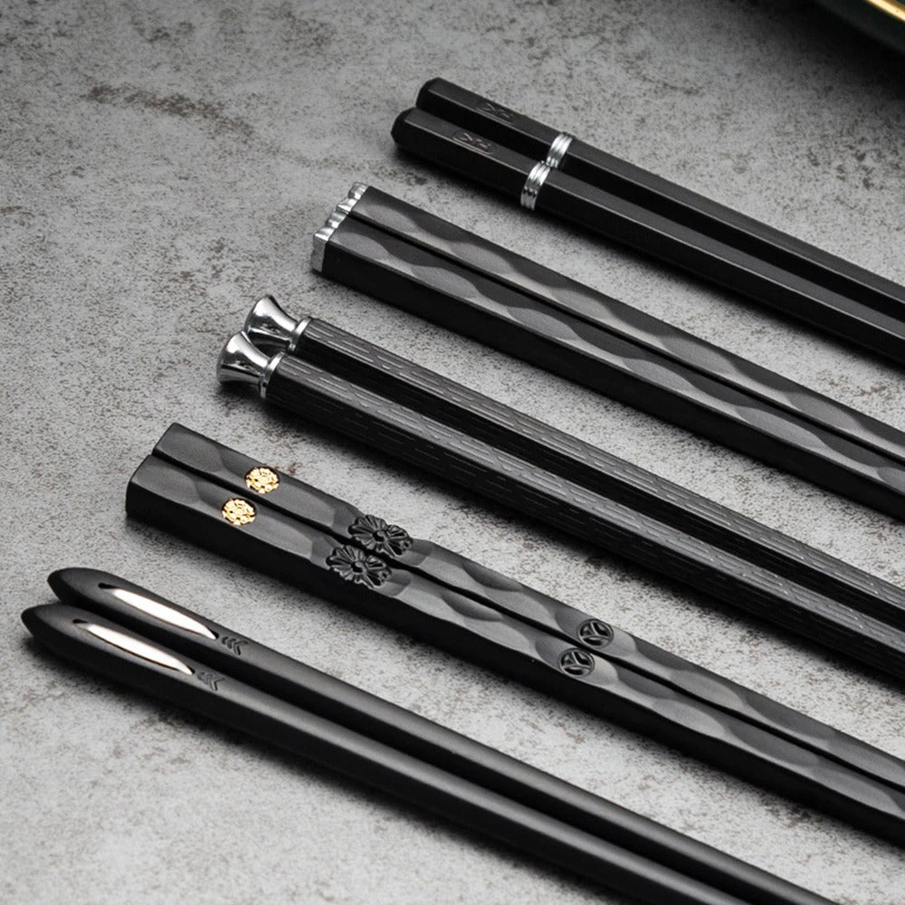 Hand-Painted Chopsticks – Tradition and Class