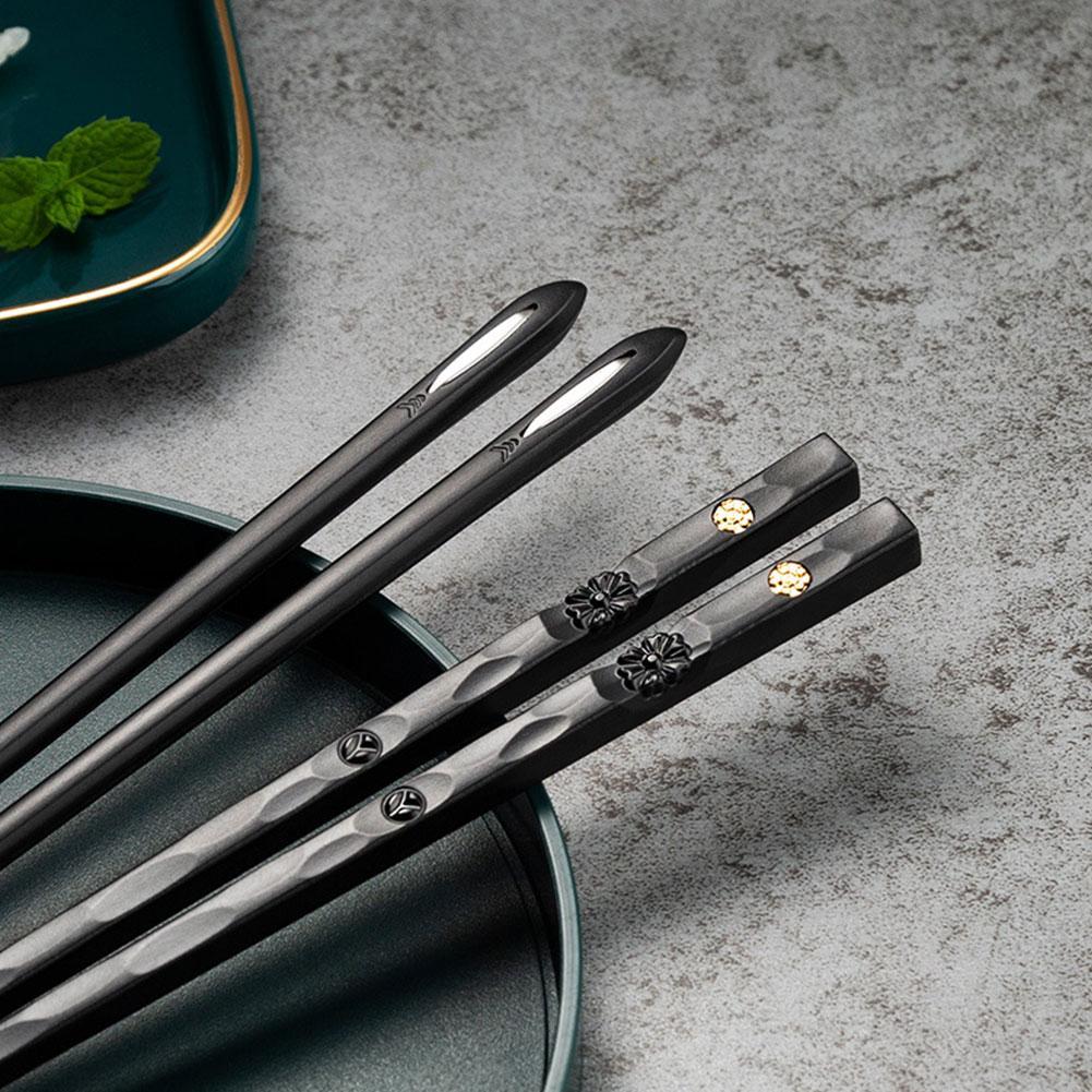 Hand-Painted Chopsticks – Tradition and Class