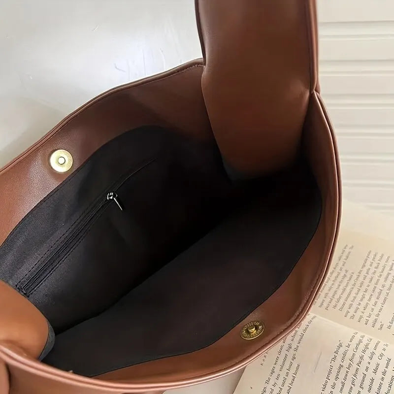 LuxeTote Leather Handbag – Stylish Everyday Essential