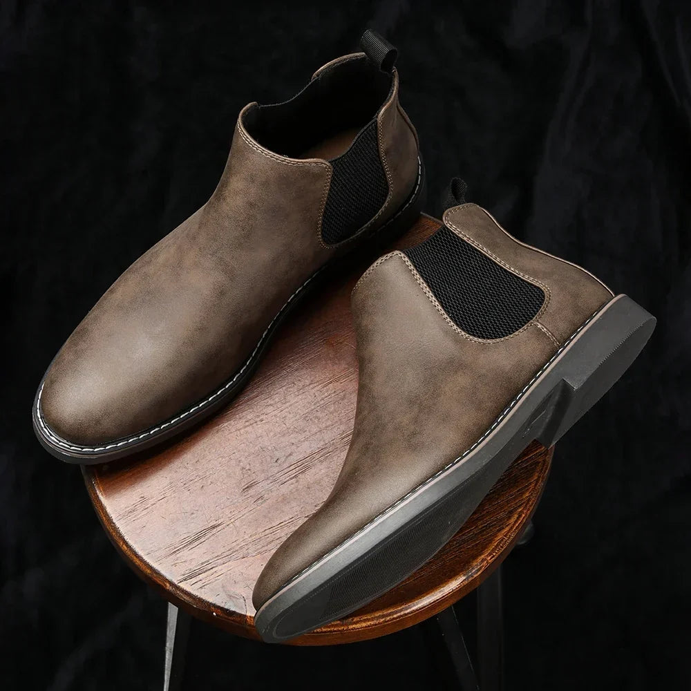Men's Chelsea boots with side elastics and pull tab, contrast-stitched sole, 3 colours or 3-pair set, sizes US 6–12