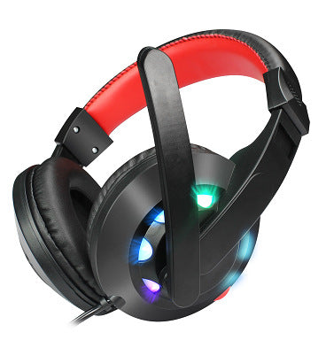 Men's gaming headset with noise-cancelling microphone