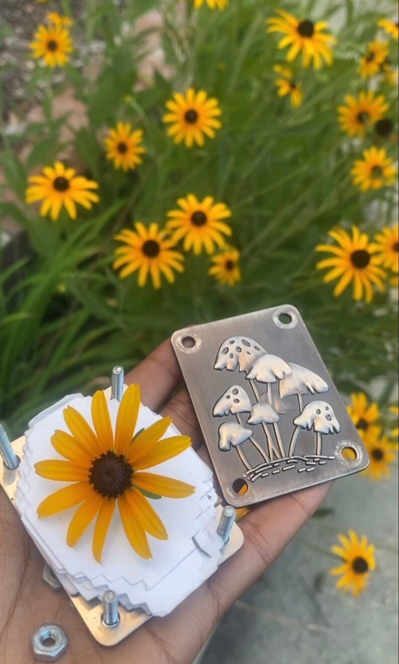 Boneroshop | Mini Flower Press | Compact Botanical Keepsake Maker | Portable Craft Tool
