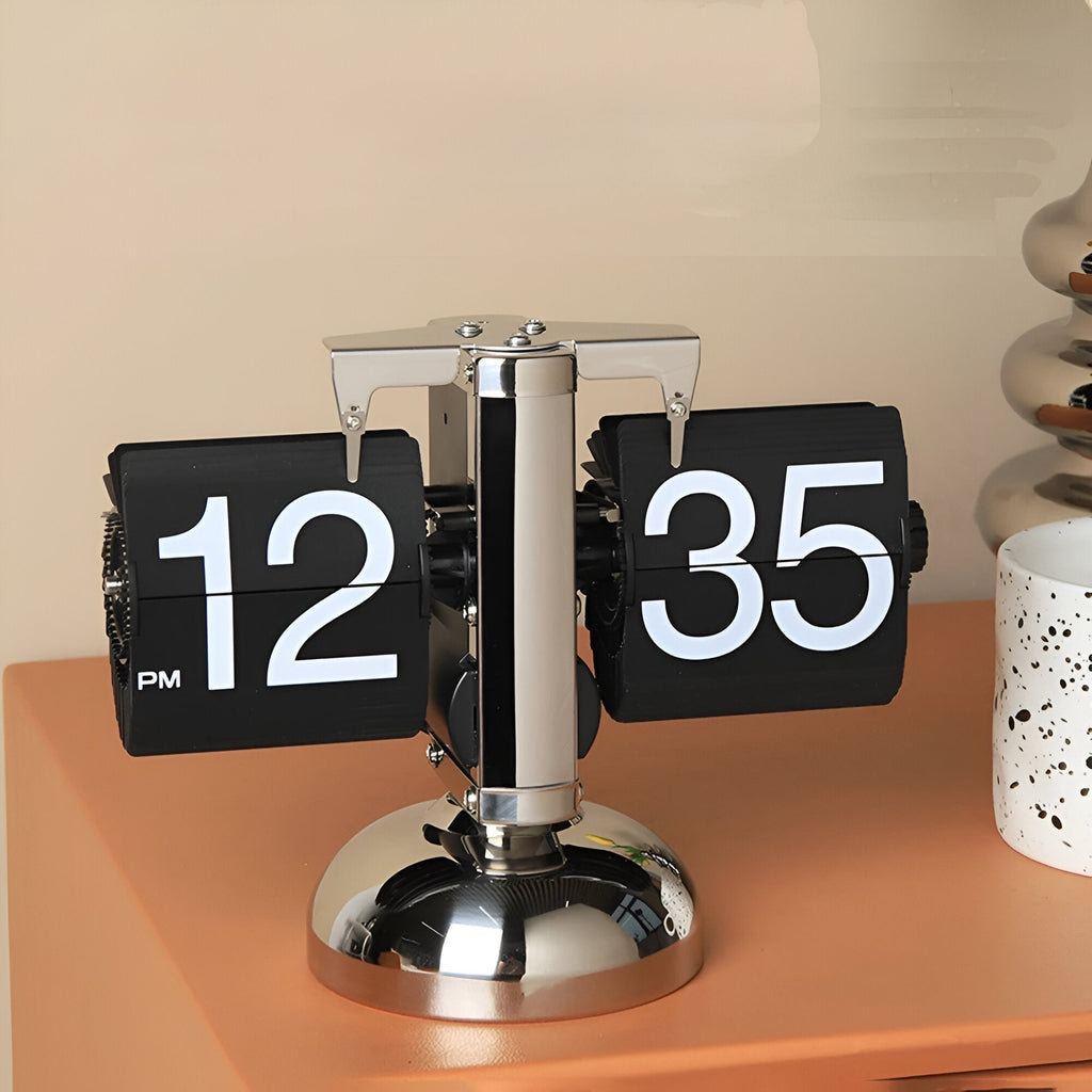 Minimalist Flip Clock with Automatic Rotation