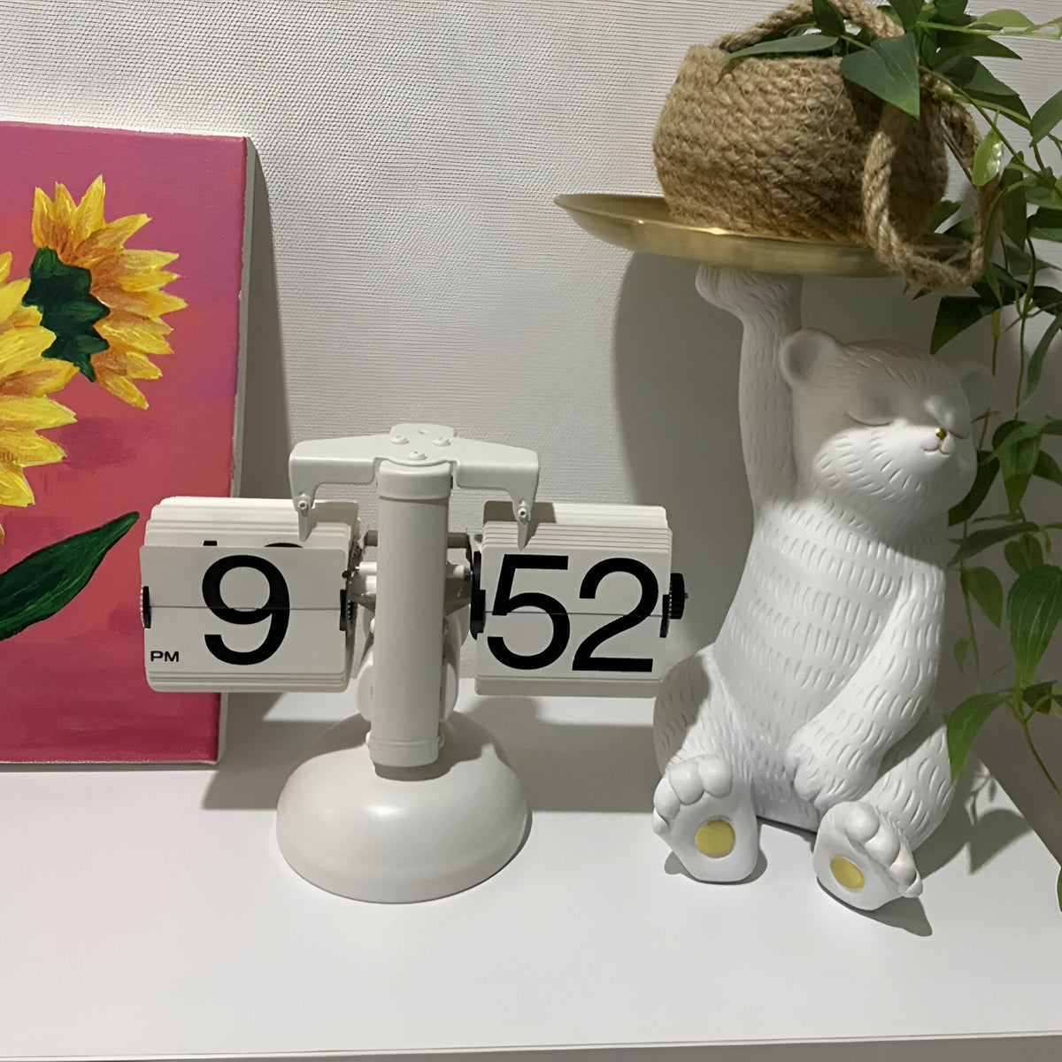 Minimalist Flip Clock with Automatic Rotation