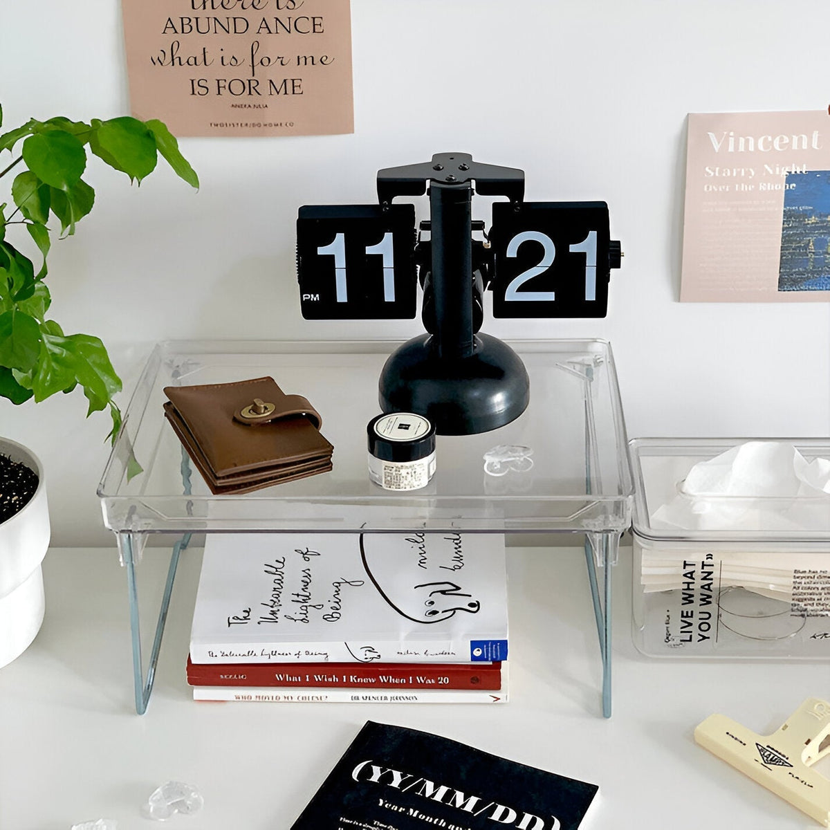 Minimalist Flip Clock with Automatic Rotation