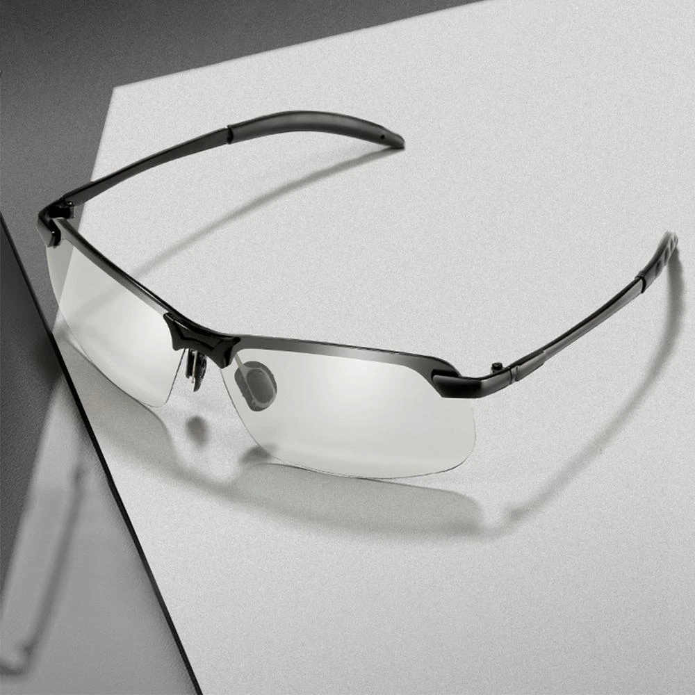 Photochromic sunglasses with polarised anti-glare lenses