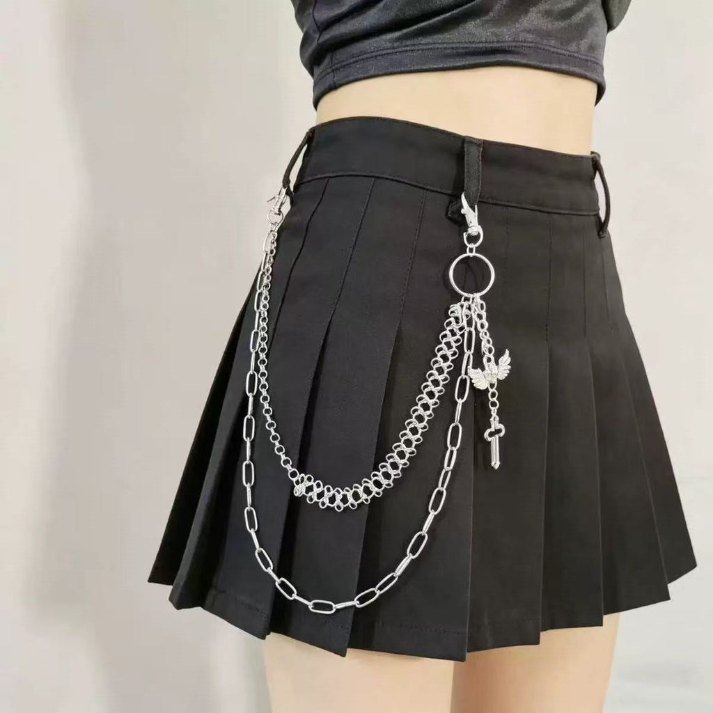 Pleated skirt with stylish chains