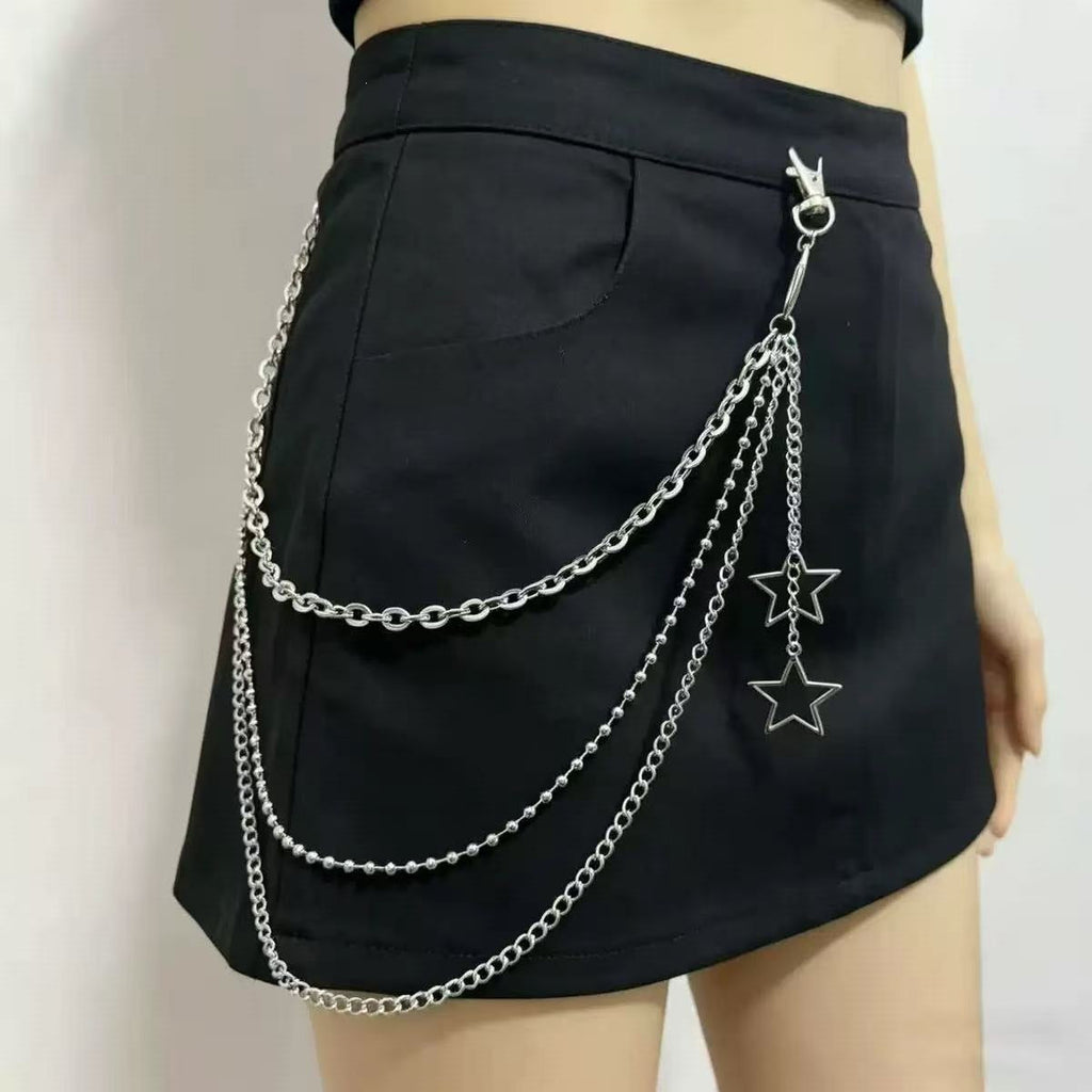 Pleated skirt with stylish chains