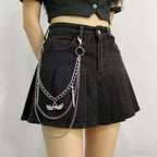 Pleated skirt with stylish chains