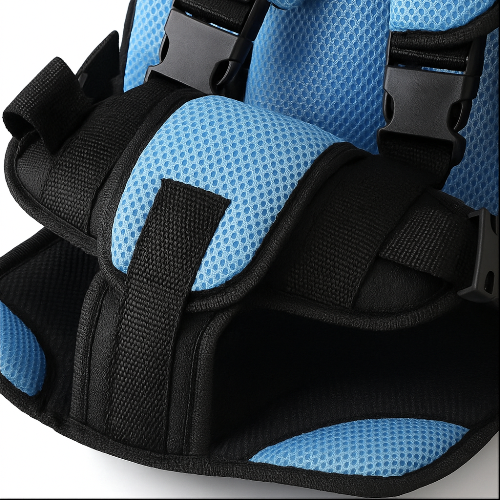 Portable car seat with five-point harness, breathable and adjustable