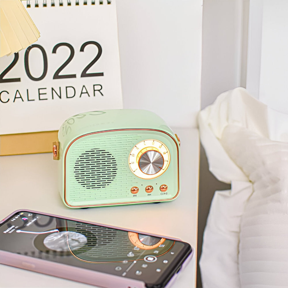 Retro Bluetooth Speaker in Vintage Radio Design with Wireless Sound System