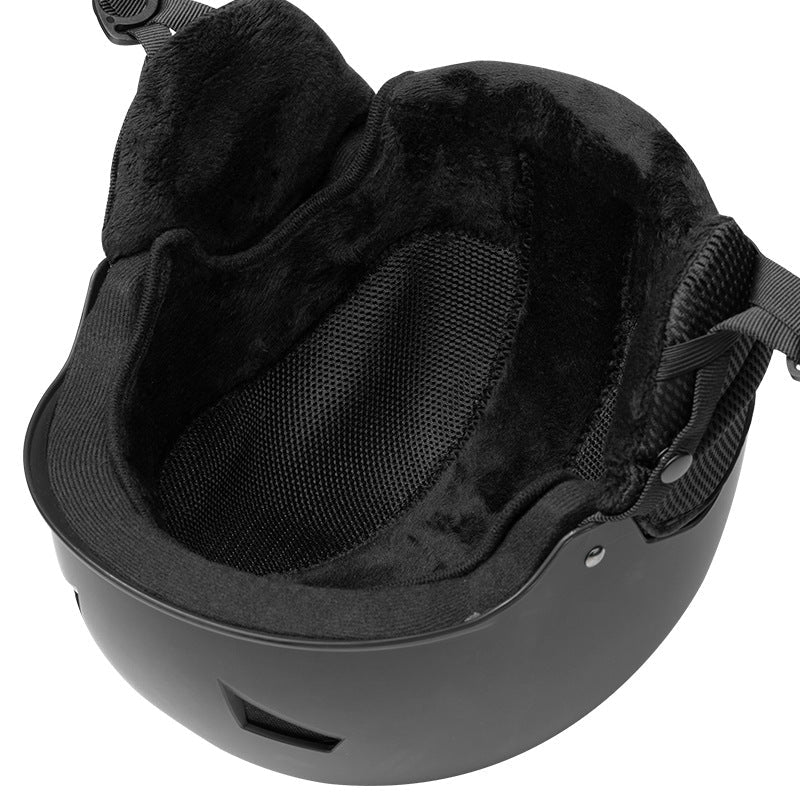 Ski Helmet with Thermal Insulation and Secure Fit System