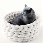 Soft woollen basket for pets with high edge support