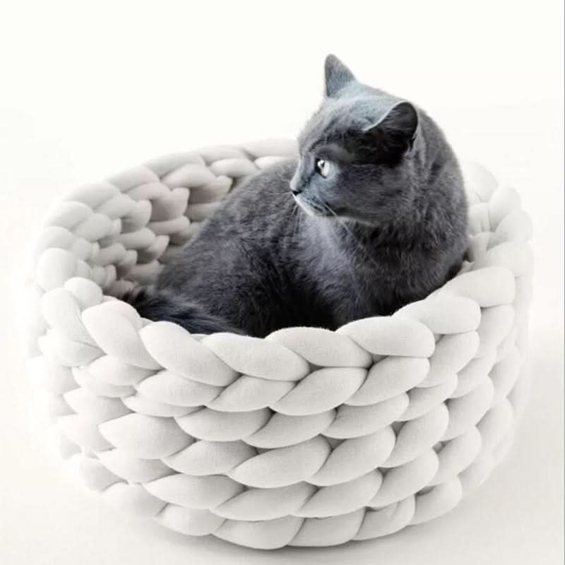 Soft woollen basket for pets with high edge support