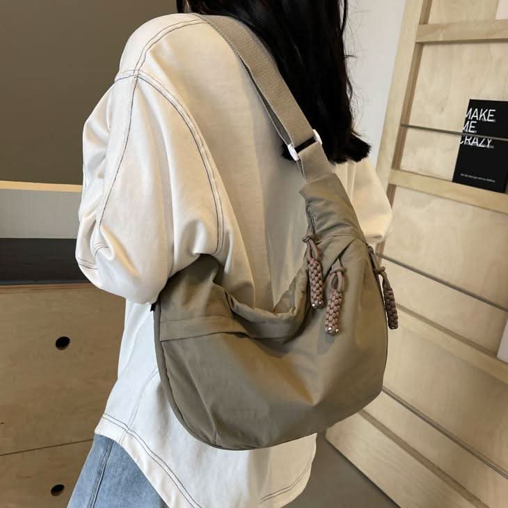 Stylish shoulder bag for everyday & leisure use