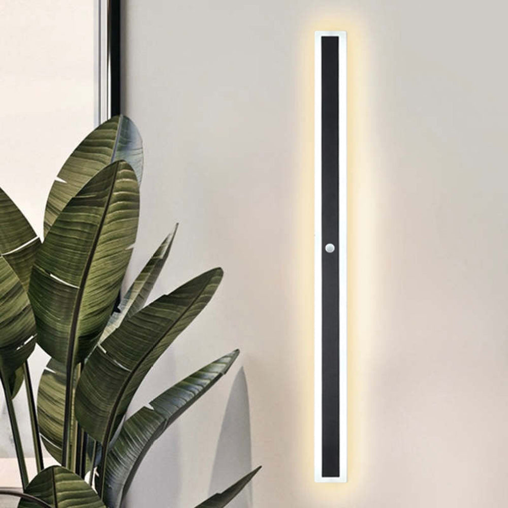 Vynn Linear Outdoor Wall Lamp