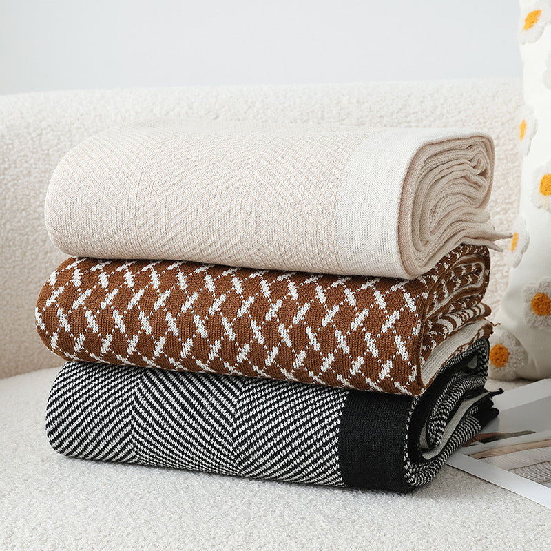 Women's Elegant Snuggle Blanket in Soft Knit with Geometric Pattern