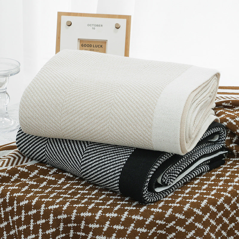 Women's Elegant Snuggle Blanket in Soft Knit with Geometric Pattern
