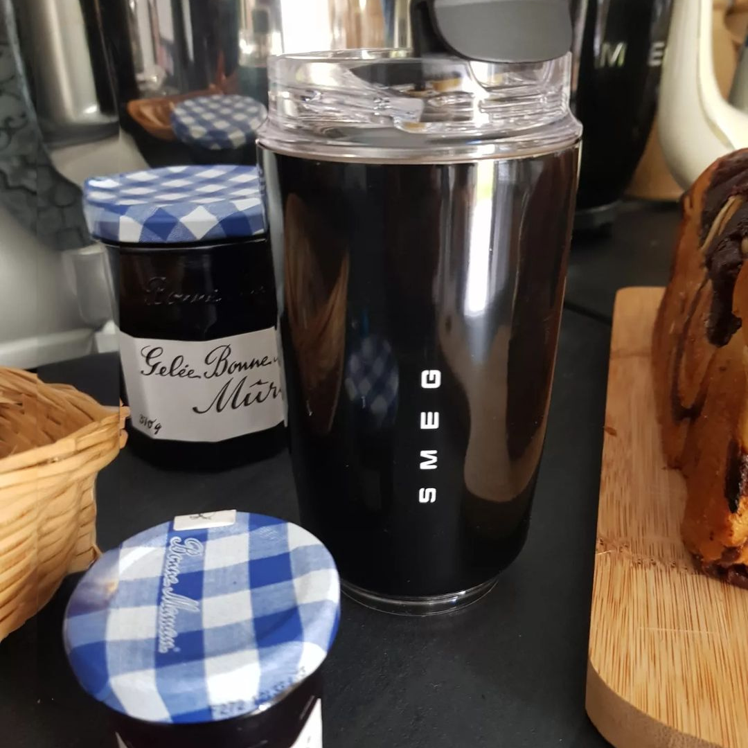 LuxeTherm 500ml insulated cup maintaining beverage temperature throughout the day