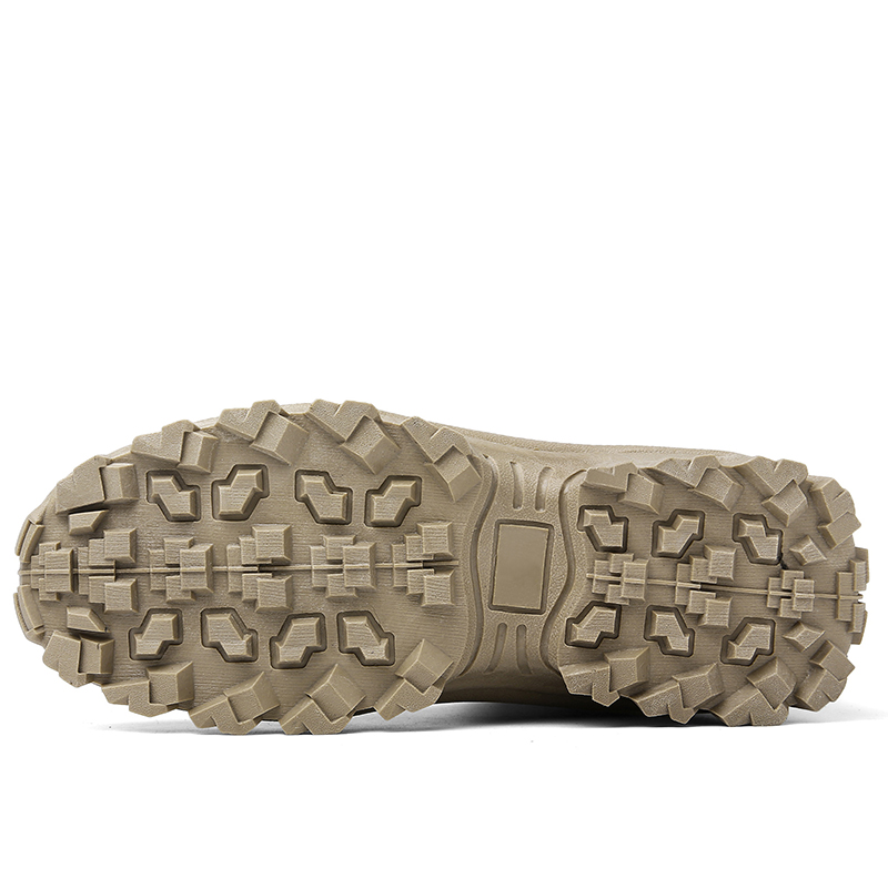 Puncture-resistant military boots sole construction and tread pattern detail