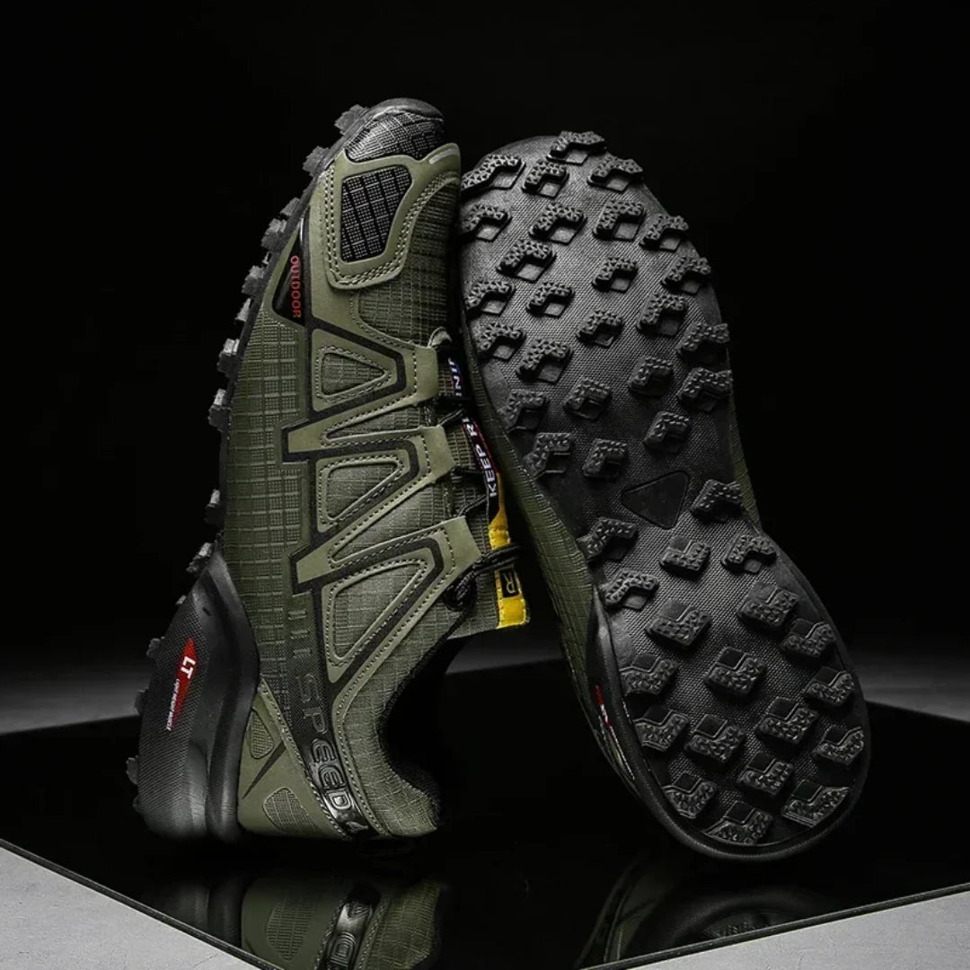 SpeedCross IV trainers heel counter detail displaying anti-puncture ergonomic construction.
