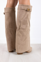 Close-up of BONEROSHOP women's knee-high boots showcasing premium leather texture and sophisticated finish.