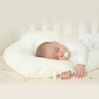 Detailed view of the BONEROSHOP Baby Sleep Cushion dimensions and antibacterial memory foam filling.