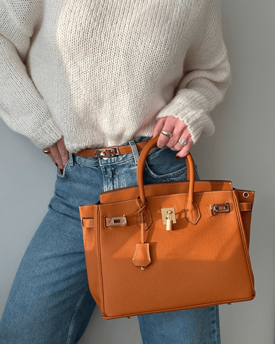 Size comparison showing 25cm and 30cm luxury leather handbag options
