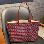 Stylish green women's handbag with ample storage space and refined aesthetic